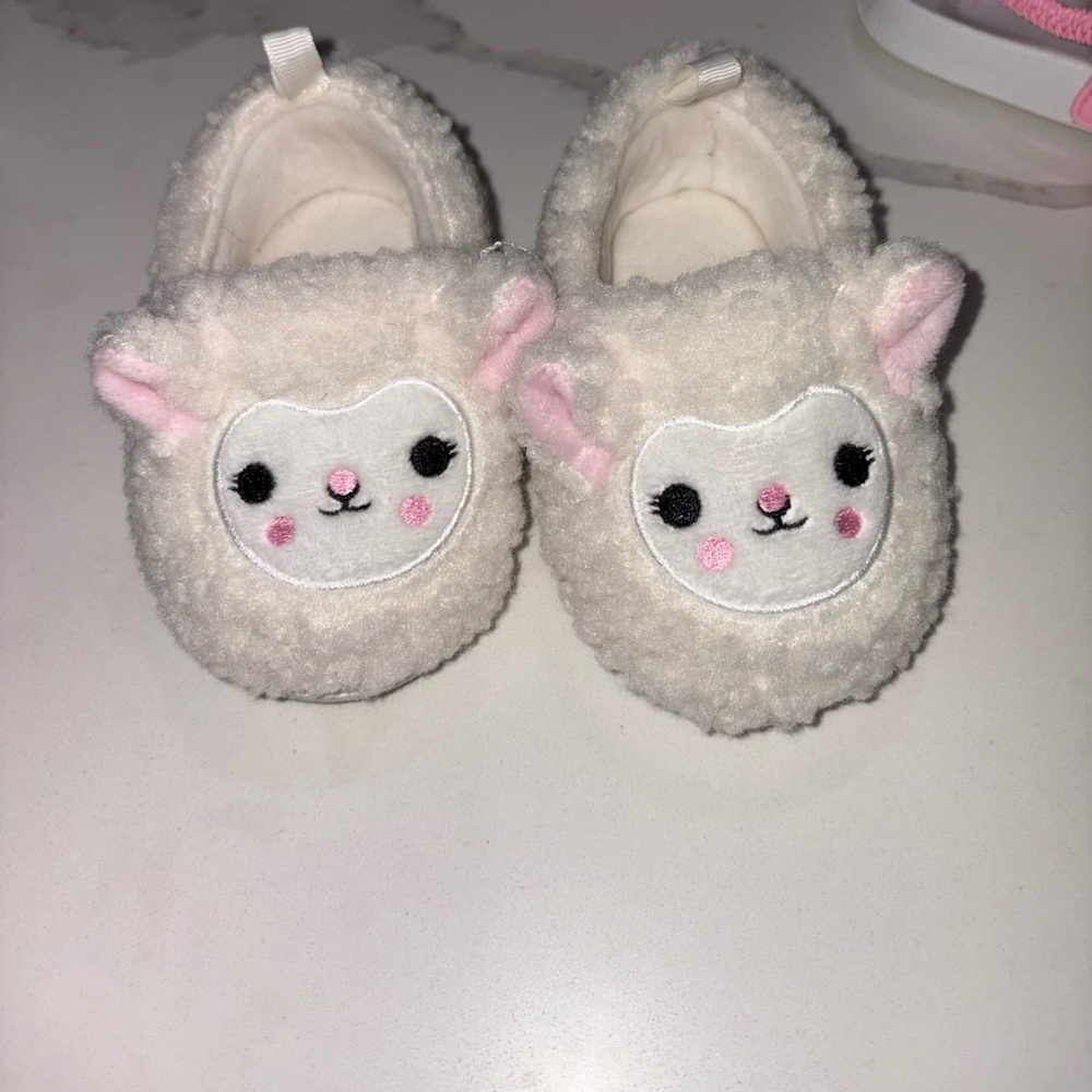 Cozy Lamb Kids Slippers - Cream and Pink